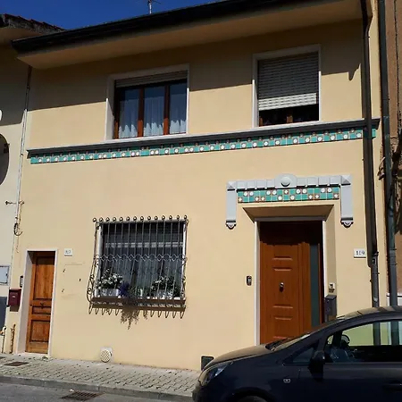 Casa Mario Dei Pini * فياريجيو