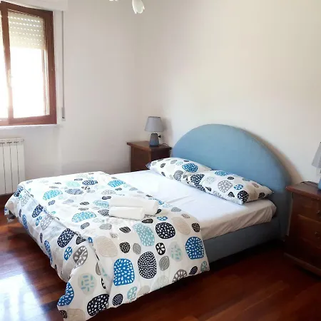 Casa Mario Dei Pini * Viareggio